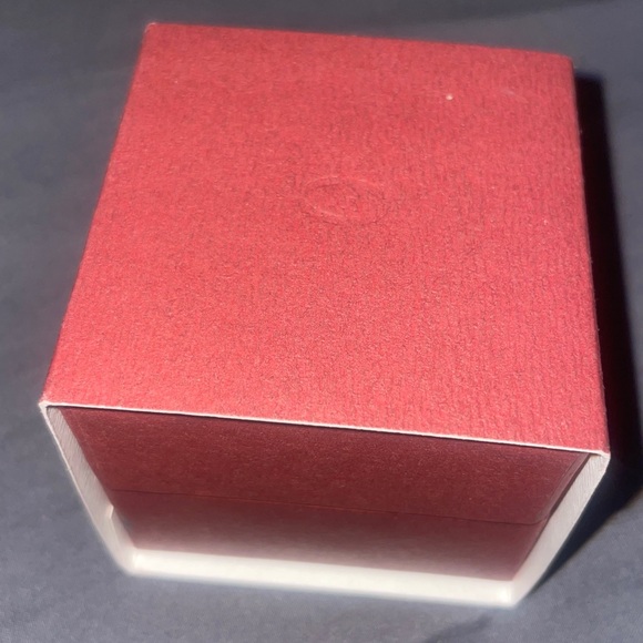 Aurate Luxurious Red Box Set - Picture 4 of 6